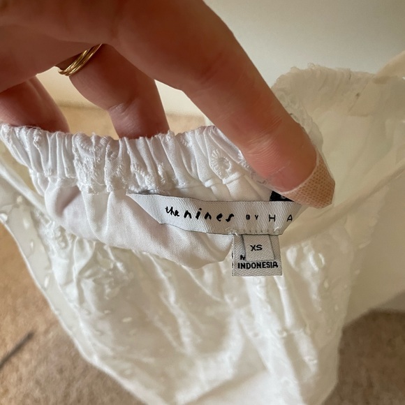 White eyelet flutter sleeve blouse size XSmall - Picture 2 of 3